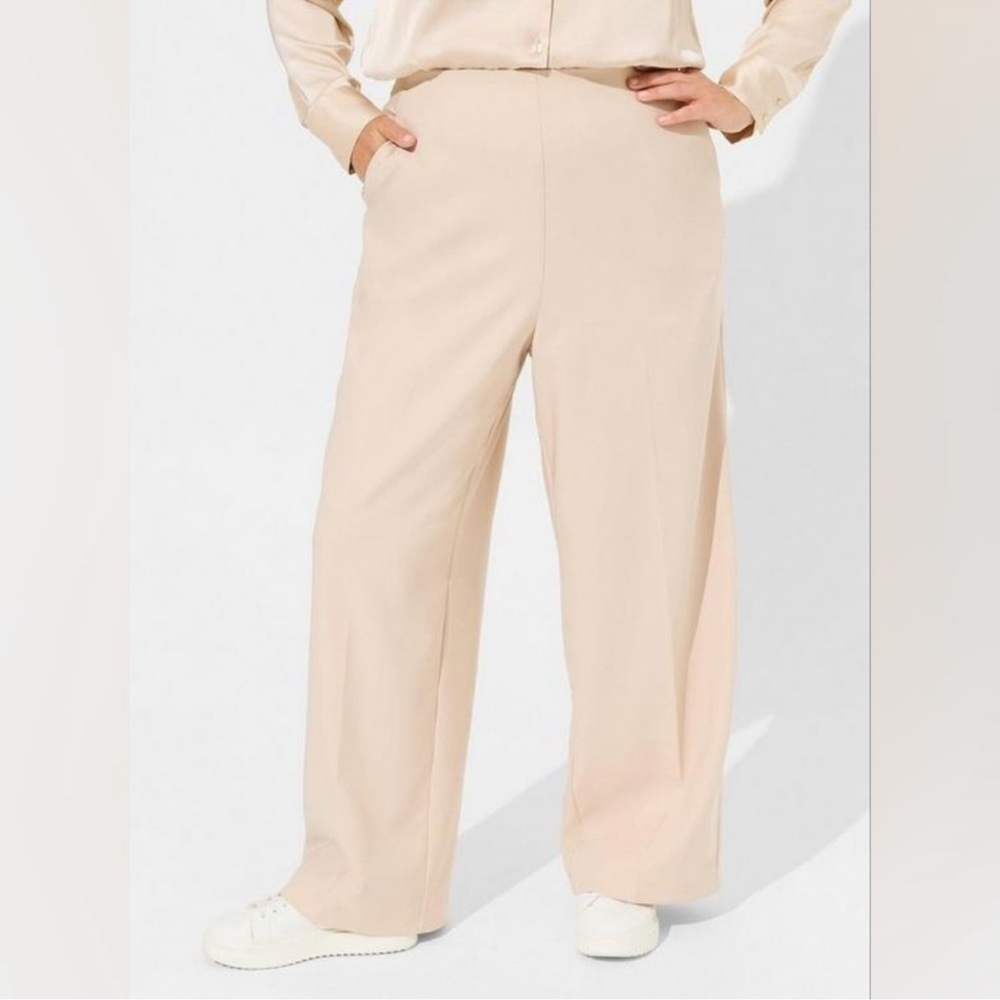 Torrid Studio by torrid pull on high rise wide leg refined crepe. 30 length - Picture 2 of 9